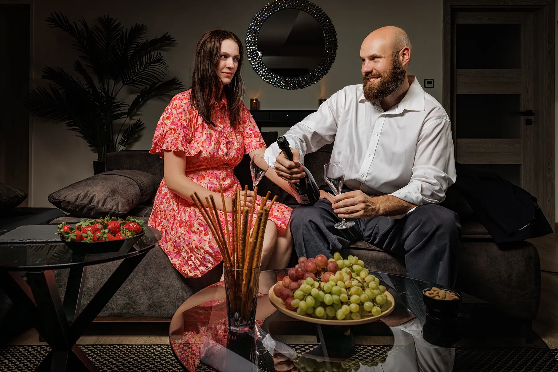 Reklamní wellness fotografie – lounge prostor Reklamní wellness fotografie páru v privátním lounge prostoru
